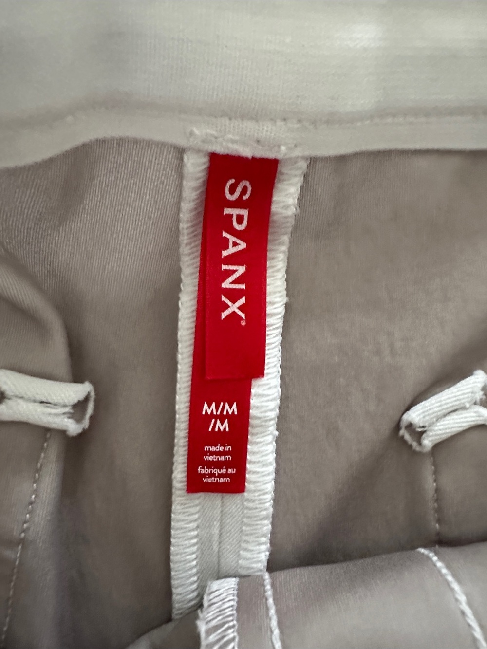 SPANX White High-Waist Pull-On Stretch Shorts - Picture 3 of 3